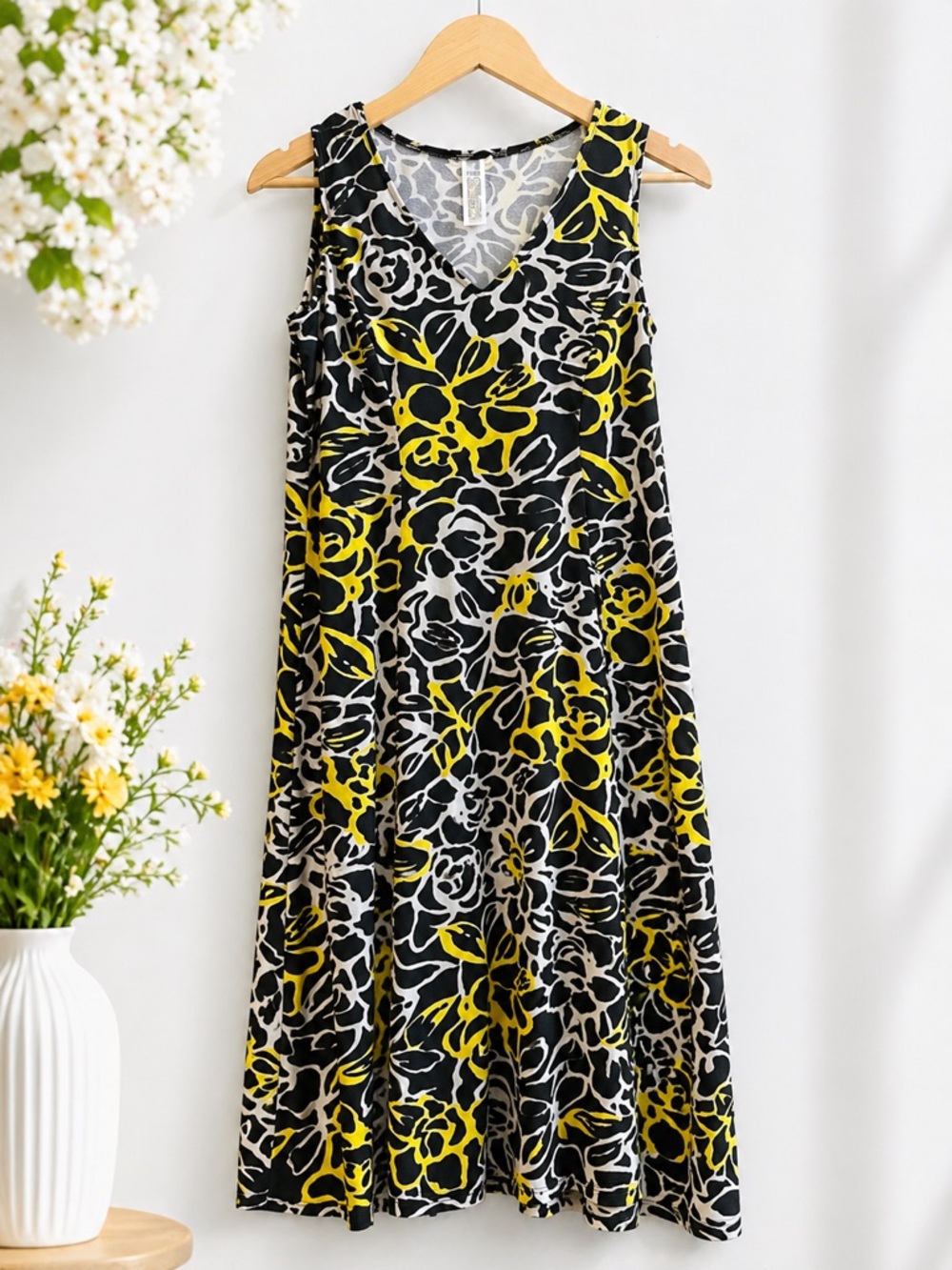 JULIAN TAYLOR Sleeveless Black & Yellow Floral V-Neck Dress